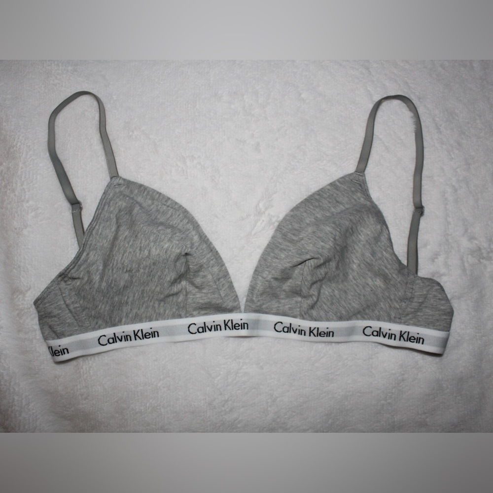 Calvin Klein Women’s Carousel Triangle Bralette (Medium, Grey Heather)